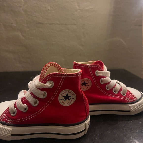 Converse shoes - Picture 2 of 4
